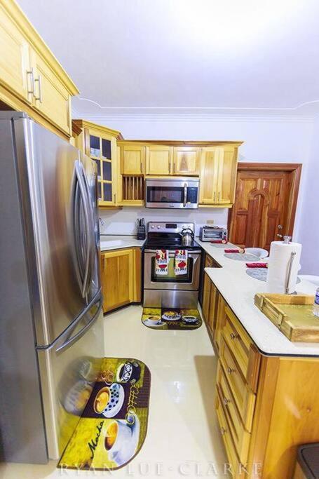 Shan'S Manor.... Excellent Location!!! Kingston Bagian luar foto