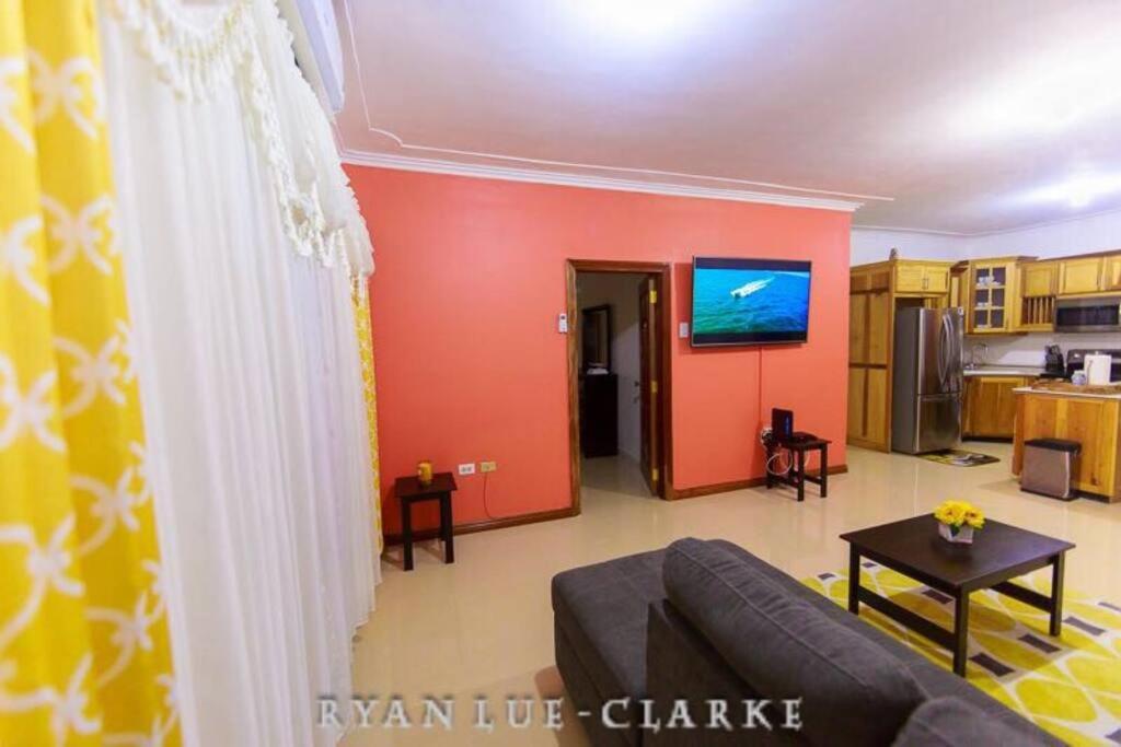 Shan'S Manor.... Excellent Location!!! Kingston Bagian luar foto